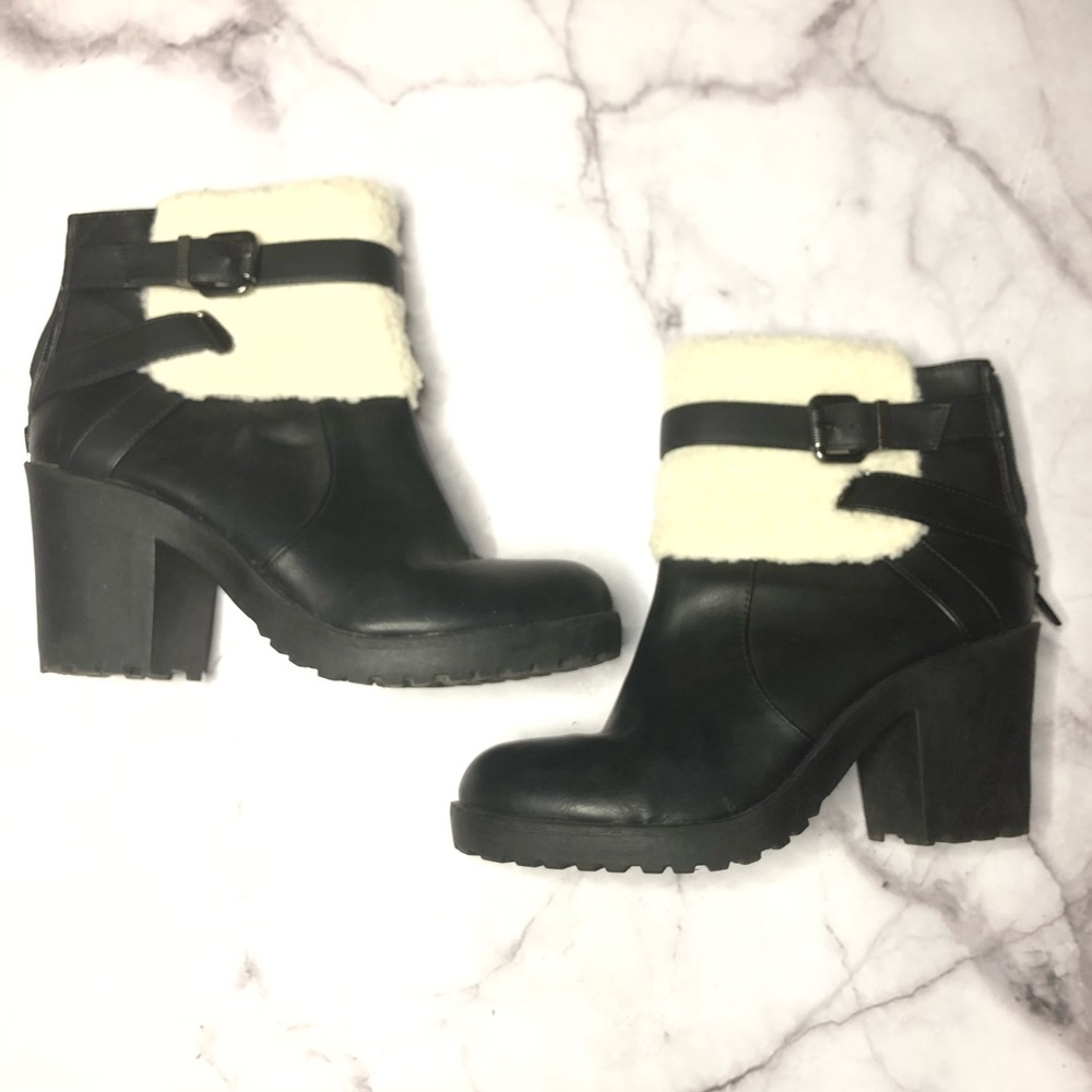 Soda vegan leather Sherpa top ankle booties 7.5 bk